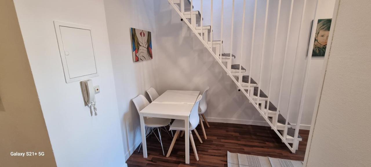 120Qm - 5 Rooms - 2 Bathrooms - Kitchen- Free Parking - Fast Wifi - Yiha Apartment Хановер Екстериор снимка