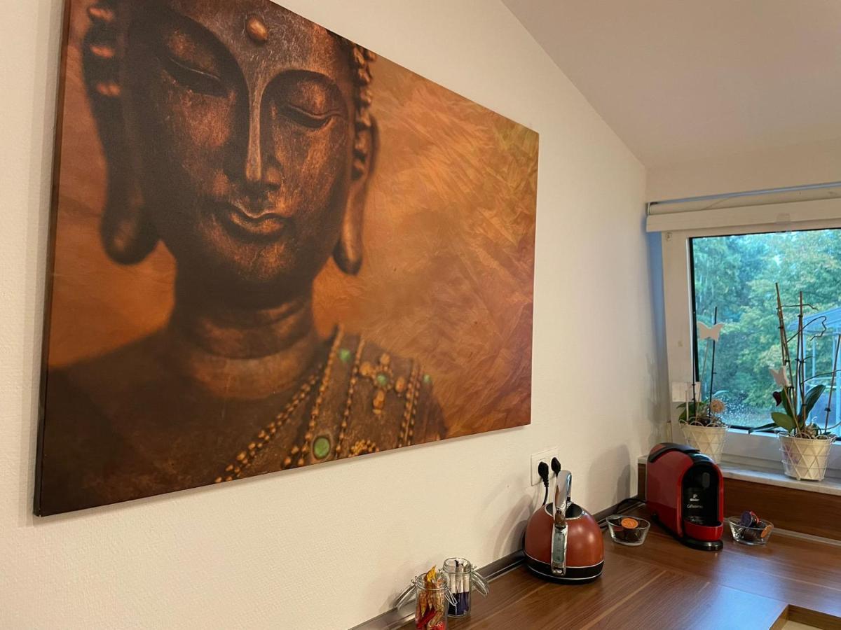 120Qm - 5 Rooms - 2 Bathrooms - Kitchen- Free Parking - Fast Wifi - Yiha Apartment Хановер Екстериор снимка