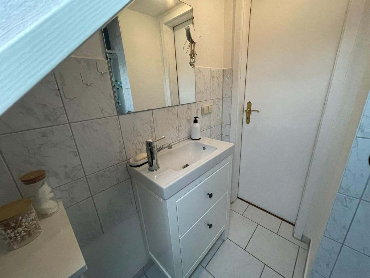 120Qm - 5 Rooms - 2 Bathrooms - Kitchen- Free Parking - Fast Wifi - Yiha Apartment Хановер Екстериор снимка